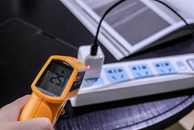 巅峰娱乐官方网站30W氮化镓充电器评测：这或许是iPhone13Pro的最佳搭档
